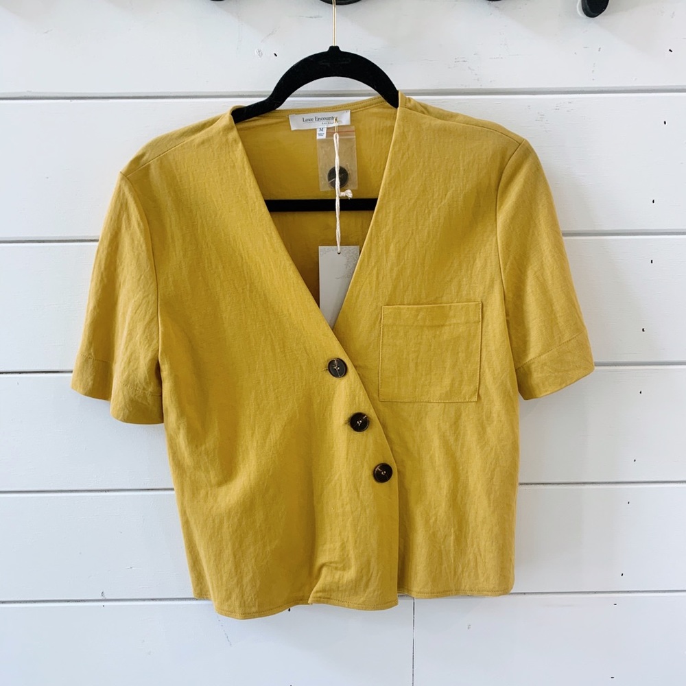 NWT vici button up top